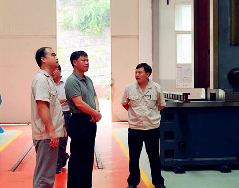 宜昌市市委常委、高新區(qū)黨工委書記莊光明同志蒞臨宜昌長機科技公司指導(dǎo)工作
